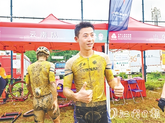 測試賽中，云南省代表隊選手袁金偉獲得男子組冠軍，為賽道和恩平辦賽能力點贊。