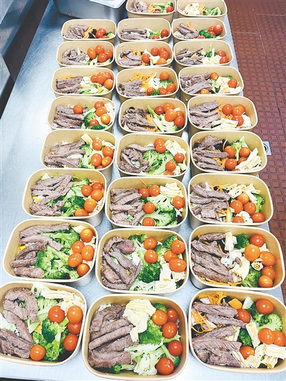 減脂餐葷素搭配，色香味俱全。