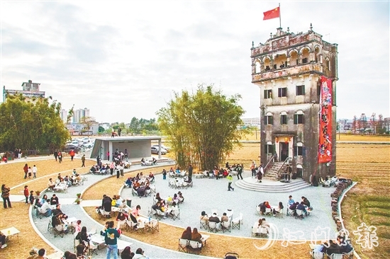 位于赤坎鎮(zhèn)紅溪村委會(huì)的“鷹村營(yíng)地”，不少市民、游客前來(lái)享受“慢生活”。