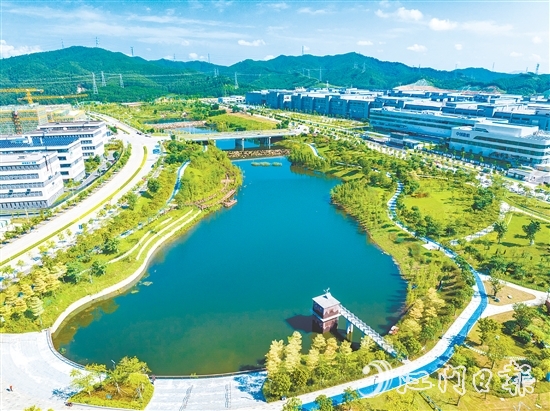 司前鎮(zhèn)全力推進(jìn)新會(huì)智造產(chǎn)業(yè)園鳳山湖園區(qū)建設(shè)，依托中創(chuàng)新航等鏈主企業(yè)的帶動(dòng)效應(yīng)，推動(dòng)五金不銹鋼與新能源等產(chǎn)業(yè)鏈跨鏈融合發(fā)展。