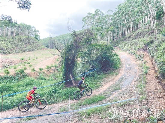 恩平山地自行車賽場吸引全國各地選手參賽。