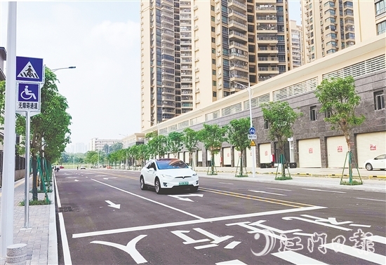 3條城市支路的建成投用，不僅提升了城市的形象和品質(zhì)，更優(yōu)化了城市的交通網(wǎng)絡(luò)，解決了群眾的出行難題。圖為新建的僑安路。
