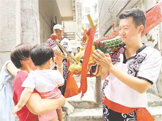 泗丫村將“扒旱龍”的習(xí)俗保留下來。