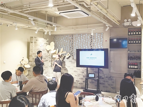 芝芝柑普品鑒會上，粉絲分享自己與喜茶、與江門的故事。