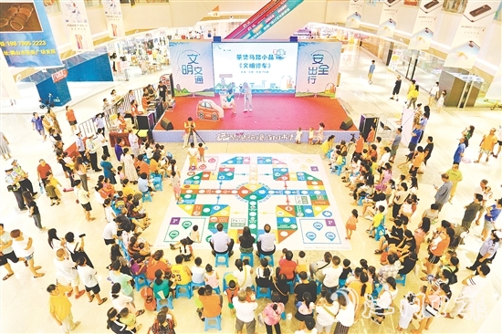 鶴山市有序開展、深化推進(jìn)全國文明城市創(chuàng)建十大專項(xiàng)整治及十大文明提升行動(dòng)，全面提升城市精細(xì)化管理水平。