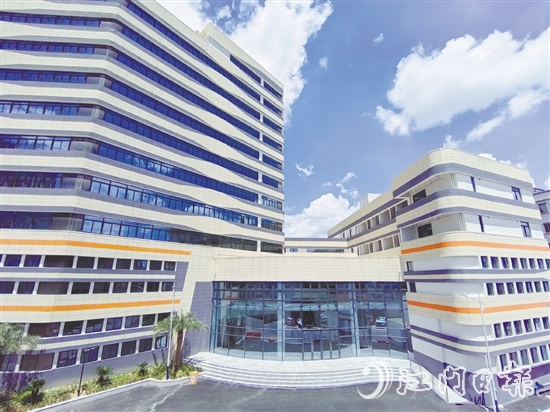 鶴山工業(yè)城養(yǎng)老服務(wù)中心為周邊長(zhǎng)者提供更專(zhuān)業(yè)、多元的養(yǎng)老服務(wù)。