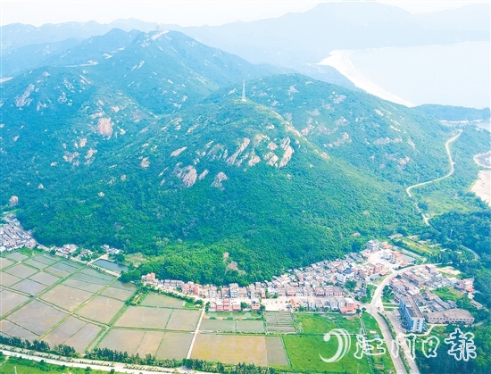 川島鎮(zhèn)飛東村依山傍海，擁有豐富美麗的旅游資源。