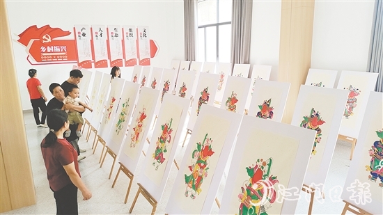 政校企三方將整合政府政策扶持、高校學術(shù)研究及企業(yè)市場資源，通過技藝創(chuàng)新、品牌打造與數(shù)字化推廣，為司前木板年畫傳承注入新活力。