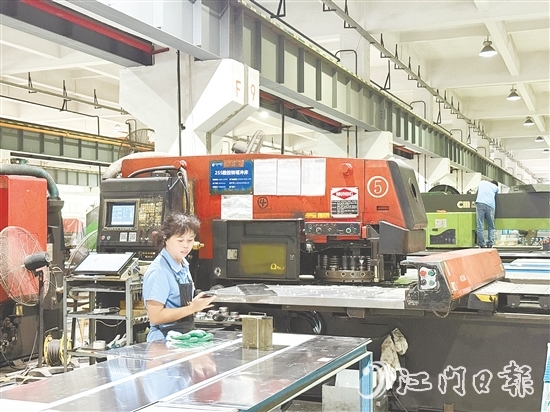 高美空調(diào)生產(chǎn)線經(jīng)過(guò)數(shù)字化改造后，生產(chǎn)效率提升顯著，生產(chǎn)流程得到優(yōu)化。