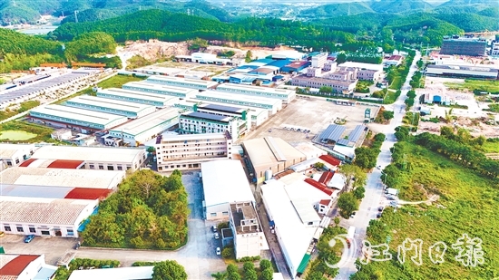 羅坑鎮(zhèn)不斷完善工業(yè)園區(qū)基礎(chǔ)設(shè)施建設(shè)。