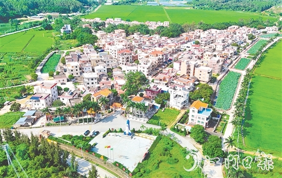 赤溪鎮(zhèn)護(hù)嶺村以“百千萬(wàn)工程”為抓手，多點(diǎn)發(fā)力推進(jìn)鄉(xiāng)村組織振興、產(chǎn)業(yè)興旺、文旅璀璨、生態(tài)宜居、和諧善治，繪就鄉(xiāng)村振興立體畫(huà)卷。