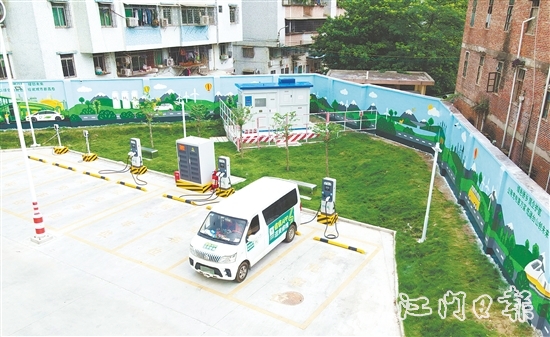 新建的榮匯世家小區(qū)側(cè)充電站設(shè)施方便快捷，環(huán)境干凈整潔。