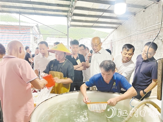 牛江鎮(zhèn)定期開展技術(shù)下鄉(xiāng)服務(wù)，提升養(yǎng)殖戶技術(shù)水平。