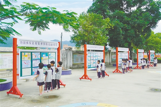 水口鎮(zhèn)沙岡小學(xué)通過手抄報(bào)比賽、宣傳欄等方式，開展防溺水安全教育活動。