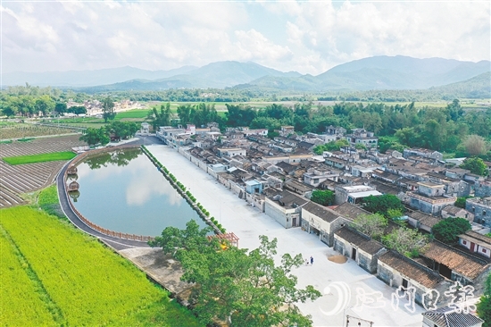 四九鎮(zhèn)東方村以產(chǎn)業(yè)融合發(fā)展新范式、文旅融合新地標(biāo)、生態(tài)宜居新標(biāo)桿的三重蝶變，繪就產(chǎn)業(yè)興、生態(tài)美、百姓富的鄉(xiāng)村振興新圖景。