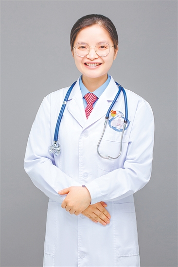 人物檔案：梁金碧，腎內(nèi)綜合科+老年病科五區(qū)主任助理，副主任醫(yī)師，從業(yè)16年，黨齡18年。