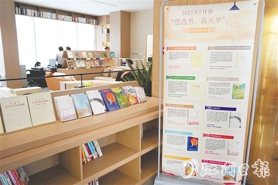 開平市城投集團新時代文明實踐點設(shè)有休閑閱覽區(qū)和共享辦公場所，上架圖書約5000冊。