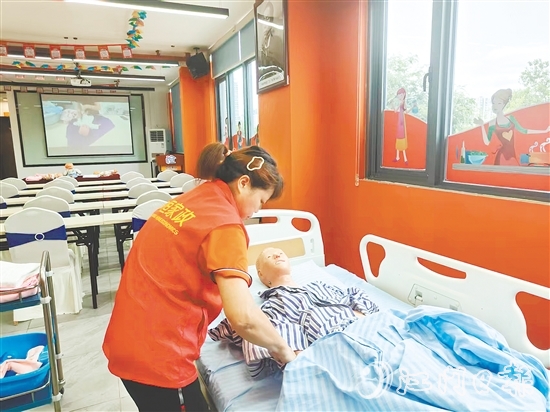 “寧明之家”舉辦培訓活動，幫助寧明籍務工人員提高就業(yè)技能。