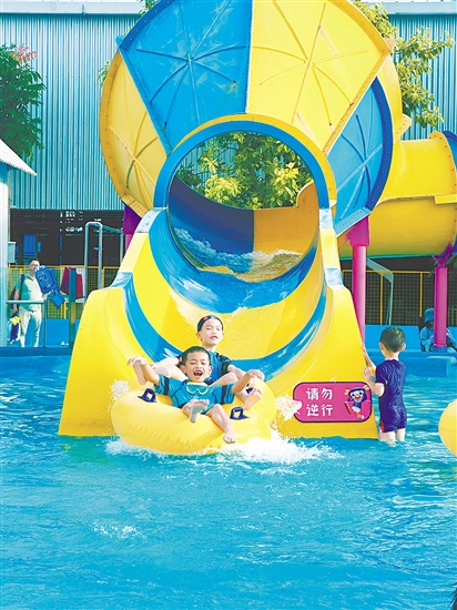 巴貝高世界·比比親水樂園有眾多玩水設(shè)施。