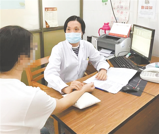 月經(jīng)出現(xiàn)異常應盡快到醫(yī)院進行專業(yè)檢查。