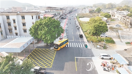 金雞鎮(zhèn)開展銀龍路升級改造工程，基礎(chǔ)設(shè)施不斷提檔升級。