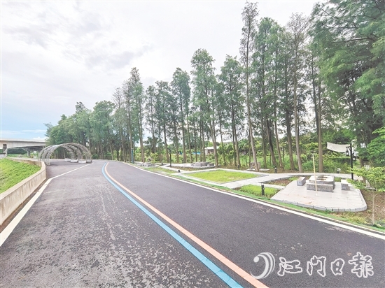 下沙河綜合治理工程成效初顯，河岸環(huán)境升級，成為村民休閑娛樂的好地方。