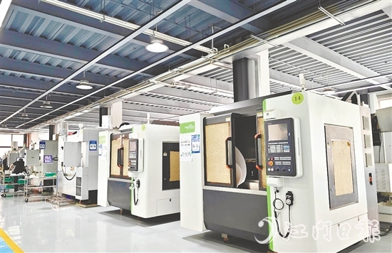 永錮電子生產(chǎn)車(chē)間。