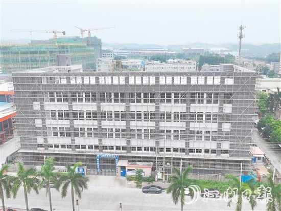 鶴城鎮(zhèn)大力推動(dòng)“工改工”，成功引進(jìn)弘耀德環(huán)保設(shè)備項(xiàng)目。