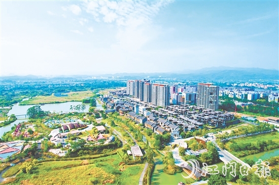 古勞鎮(zhèn)雙橋村將約43公頃（645畝）耕地及魚塘對接華僑城古勞水鄉(xiāng)景區(qū)發(fā)展魚耕農(nóng)旅項目，每年村、組兩級收入達225萬元。圖為古勞水鄉(xiāng)景區(qū)。