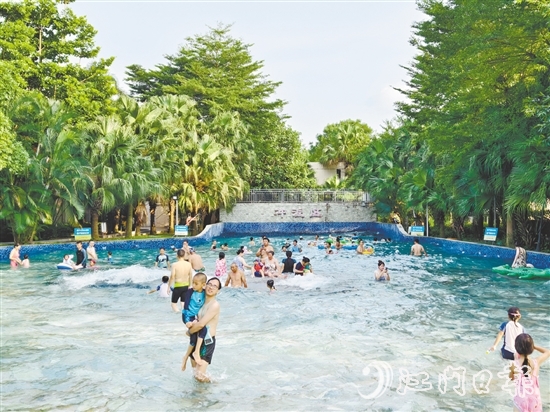 恩平的溫泉景區(qū)還有水上項(xiàng)目。