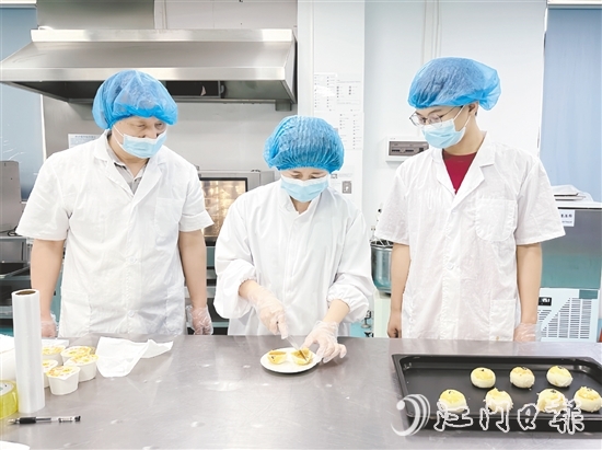 針對(duì)消費(fèi)者對(duì)食品健康的要求，旭日蛋品在鴨源的營(yíng)養(yǎng)或飼養(yǎng)習(xí)性上去作出改變，以控制產(chǎn)品脂肪含量。