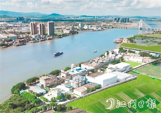 羅賽洛（廣東）明膠有限公司，是一家集科研、生產(chǎn)、貿(mào)易為一體的明膠生產(chǎn)企業(yè)，擁有全套明膠生產(chǎn)線，產(chǎn)品暢銷(xiāo)國(guó)內(nèi)外。