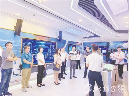 6月，新會(huì)區(qū)政協(xié)提案和聯(lián)絡(luò)委員會(huì)圍繞人工智能技術(shù)與實(shí)體經(jīng)濟(jì)深度融合到江門聯(lián)通公司調(diào)研。