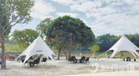 臺山的山海正以最溫柔的姿態(tài)敞開懷抱，這個夏天，不必遠赴千里，只需驅(qū)車短距離便能在這里踏入一片融合自然秘境與人文韻味的露營天堂。