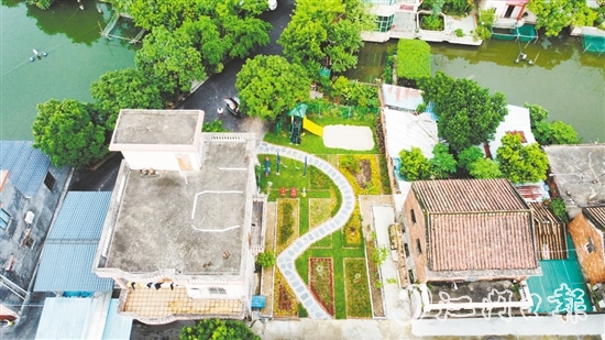 雙橋村完善基礎(chǔ)設(shè)施、提升人居環(huán)境，實現(xiàn)了村莊的美麗蝶變。