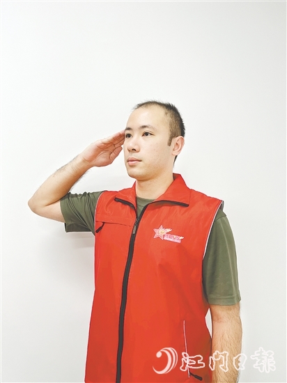 曾煥鴻用315小時(shí)的志愿服務(wù)時(shí)長，在基層一線寫下了退役軍人的擔(dān)當(dāng)。