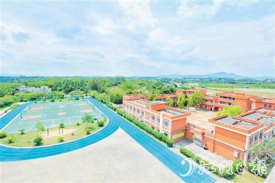 臺(tái)山怡霖學(xué)校從最初的德星學(xué)堂到如今的現(xiàn)代化民辦學(xué)校，見證了臺(tái)山教育的發(fā)展歷程。