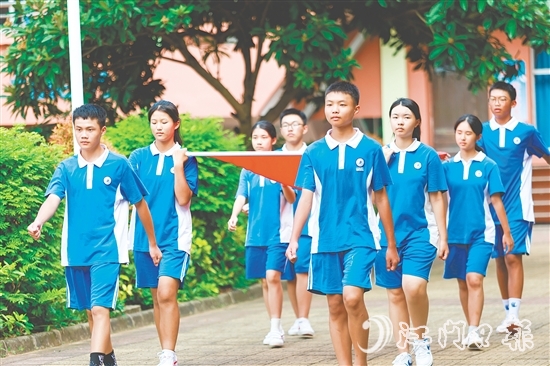 怡霖學(xué)校致力于培養(yǎng)學(xué)生擁有健全人格、社會(huì)責(zé)任感與家國情懷。