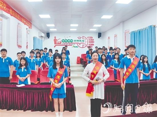 怡霖學(xué)校實(shí)行道德班長制度，推動(dòng)班級(jí)開啟自我管理新征程。