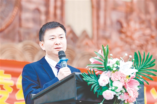 恩平黃岡實(shí)驗(yàn)中學(xué)校長(zhǎng)付永華。