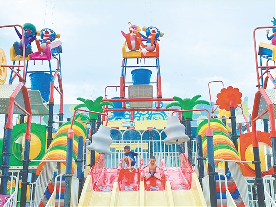 夏日避暑游火熱。