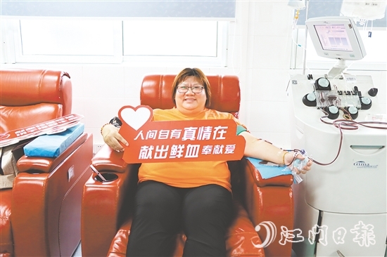 保險(xiǎn)從業(yè)人員積極參加獻(xiàn)血。