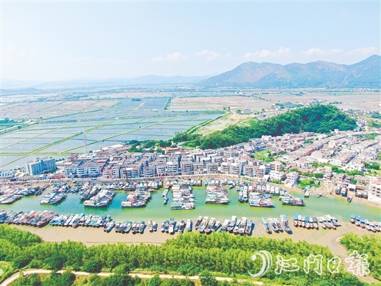 汶村鎮(zhèn)橫山村這個(gè)昔日漁港舊村如今產(chǎn)業(yè)興旺、生態(tài)宜居、鄉(xiāng)風(fēng)文明，走出一條可復(fù)制的鄉(xiāng)村振興“橫山路徑”。