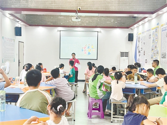 孩子們?cè)谙牧顮I(yíng)中提高了社交能力，增進(jìn)了感情。