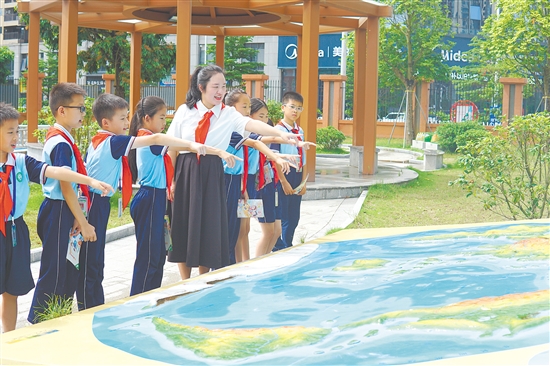 陳艷丹立足僑鄉(xiāng)文化，打造出一系列獨(dú)具特色的實(shí)踐活動(dòng)。