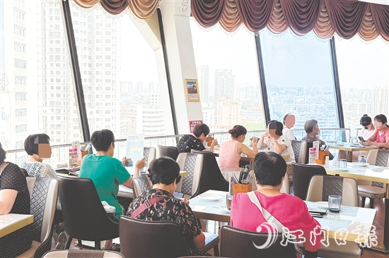 新僑都旋轉(zhuǎn)西餐廳得到江門人的認(rèn)可。