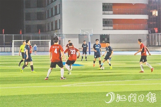 參賽球員斗志昂揚、全力拼搏。