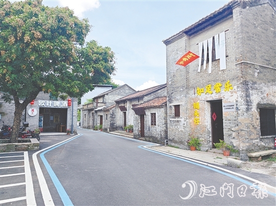 過去閑置的古樸青磚屋掛上了商鋪招牌，以新面貌迎接來客。
