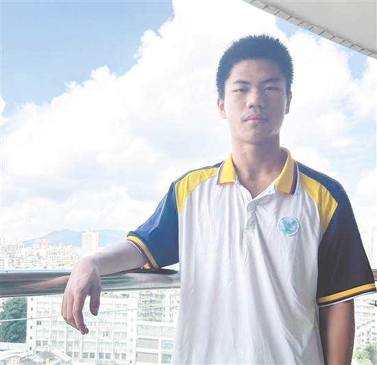 海軍大連艦艇學院王鐿