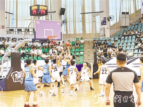各隊球員憑借過硬的籃球技術和豐富的比賽經(jīng)驗，在一輪又一輪較量中漸入佳境。